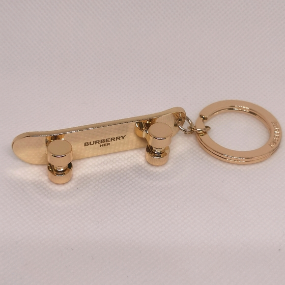 Brand New Burberry Skateboard Keychain Burberry Keychain Metal - Picture 5 of 6